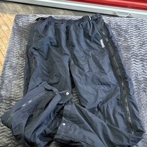 Helly Hansen Black Outerwear ski pants size medium zipper side elastic